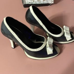 Black high heels with white trim